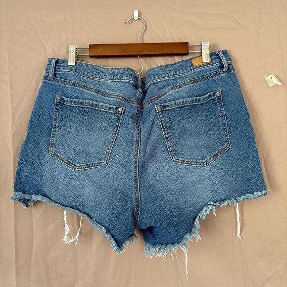 Sofia Jeans Mid Rise Medium Wash Distressed Denium Shorts Women's Size 18 - Picture 8 of 15